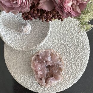 アルゼンチン・パタゴニア産ピンクアメジスト ゲオード